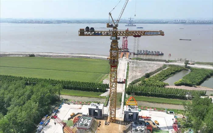 ��ý��۽����������羶����Ⱥ����ýһ�δΰѾ�ͷ��׼ʢ������