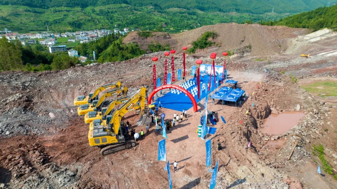 ��ɽ֮��������������۽���ʢ����������������ɫʩ���¼�Ԫ